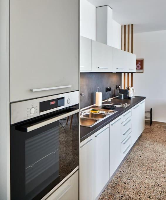 Crispi Luxury & Spacious Apt-sour Sisters Apts Apartment