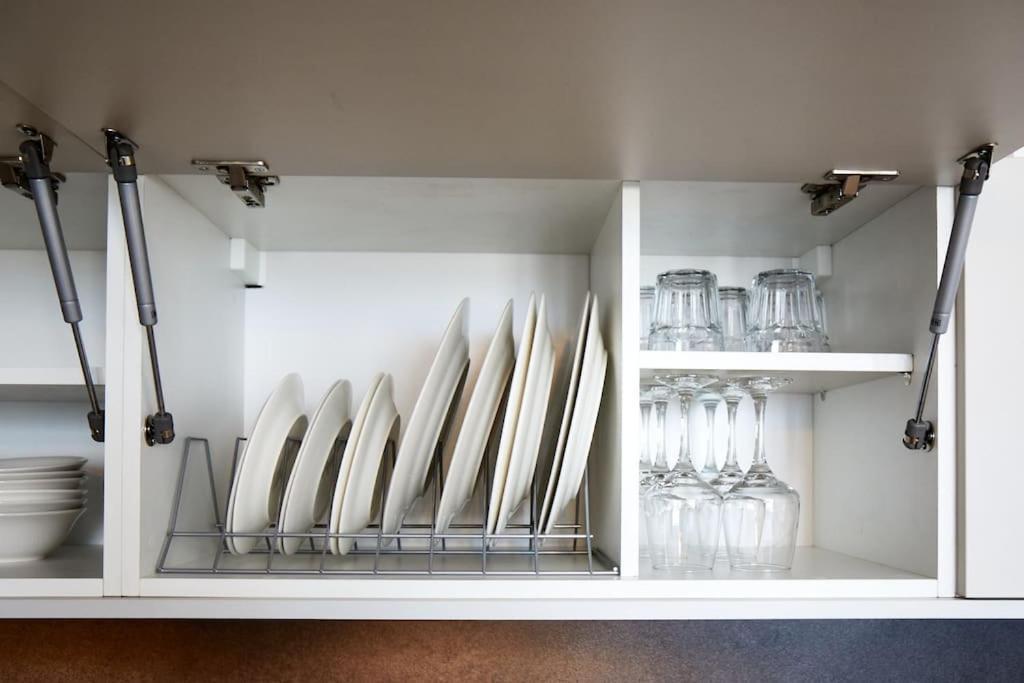 Crispi Luxury & Spacious Apt-sour Sisters Apts Apartment *